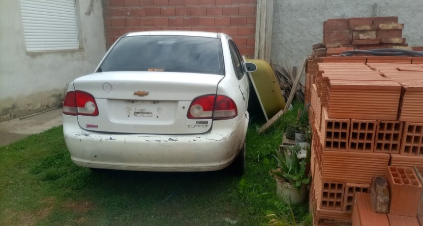 Recuperan auto robado tras persecuci&oacute;n y detienen a un joven en Punta Alta