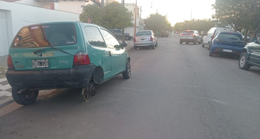 Cambiaban una cubierta y los atropellaron!!