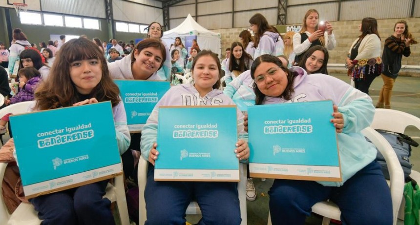 CONECTAR IGUALDAD BONAERENSE: Se entregaron 217 computadoras a estudiantes de Capitán Sarmiento