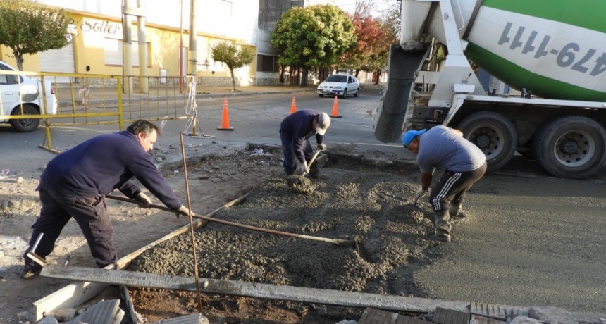 Continúa la reparación del pavimento en Urquiza y Buchardo
