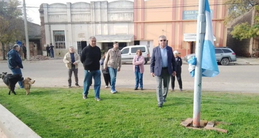 Cabildo: Se realizó un sencillo acto por el 25 de Mayo organizado por Amigos de la Estación