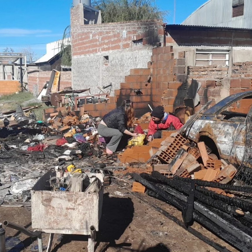 Drama de una familia que perdió todo por un incendio!!