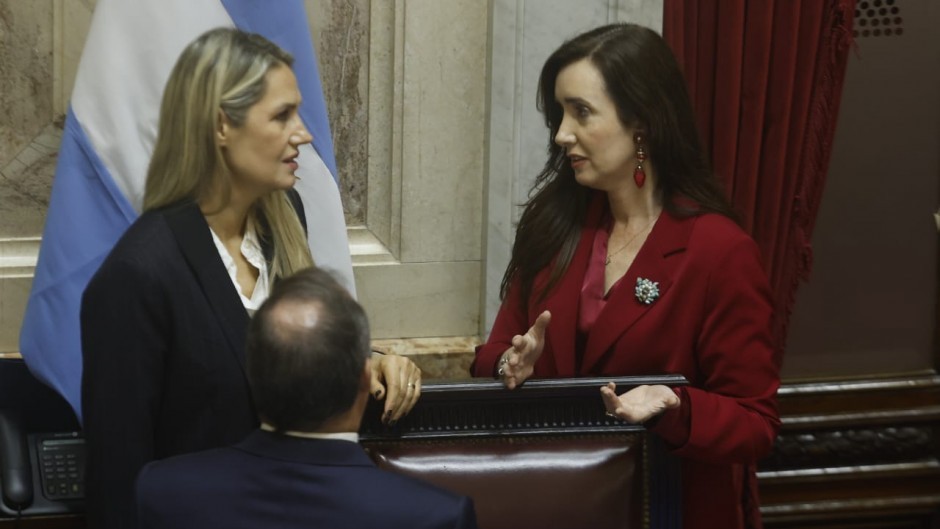El radicalismo salvó a Karina Milei y Caputo de ser interpelados por la estafa Libra