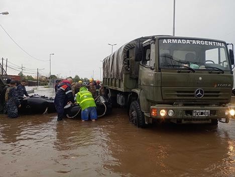 La Armada colaborando en las zonas del temporal en la provincia