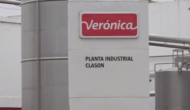 Trabajadores de la láctea Verónica realizan “retención de crédito laboral” mientras la empresa se esfuerza por regularizar su situación financiera