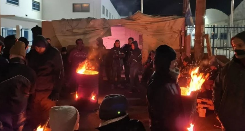 Paro total en Tierra del Fuego contra la eliminación de aranceles a productos electrónicos