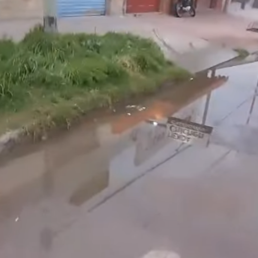 Difícil situación de vecinos por desbordes cloacales