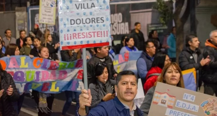 Catamarca: El Gobierno da marcha atrás y deroga el artículo que dejó a docentes de Villa Dolores sin sus cargos