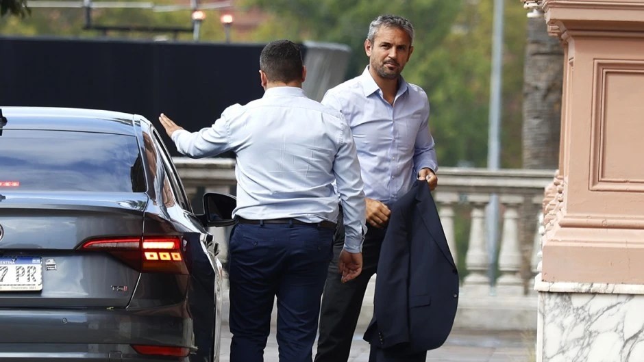 Caputo le pidi&oacute; a Karina que eche a Adorni y hablan de Mart&iacute;n Menem jefe de Gabinete