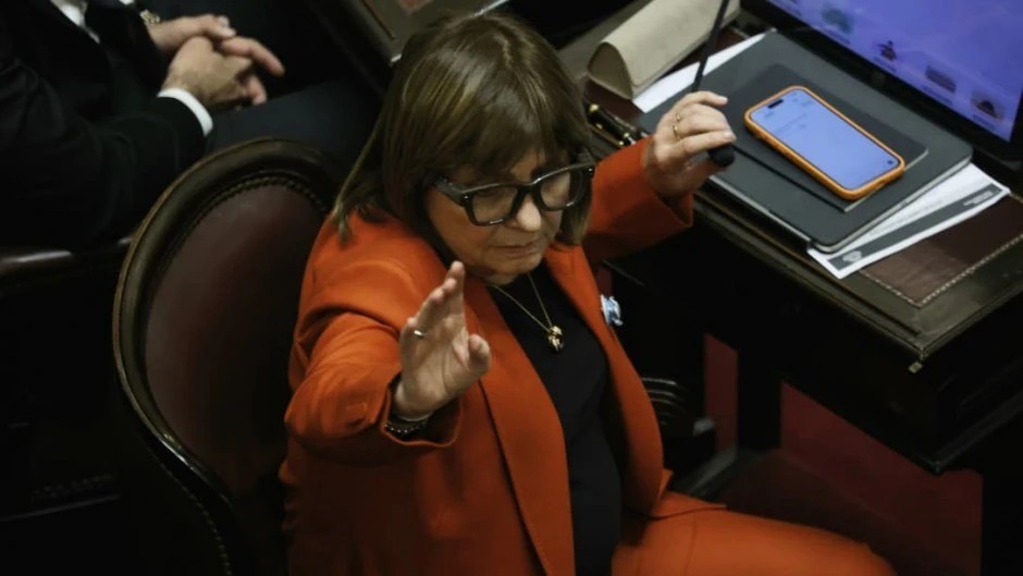 Bullrich explosiva contra Adorni: "Milei sab&iacute;a que estaba sucio, no se por qu&eacute; lo defiende"