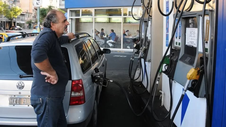 La venta de combustibles cay&oacute; por tercer mes consecutivo