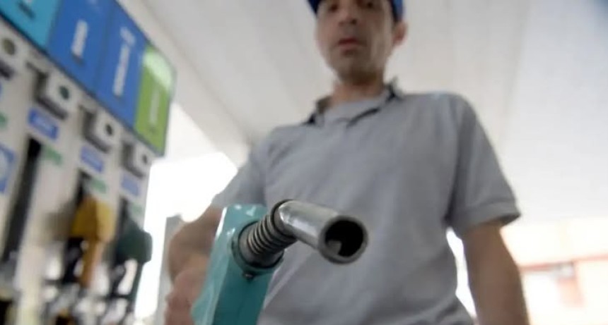 Fin del congelamiento: YPF eval&uacute;a una suba en los combustibles
