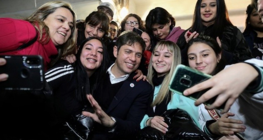 Kicillof: “La entrega de computadoras es para que todos partan desde el mismo lugar: sin igualdad de oportunidades no hay libertad”