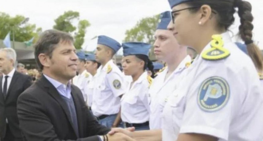 Más de 1.800 cadetes y futuros oficiales de la policía provincial juraron fidelidad a la bandera