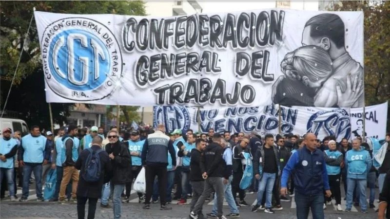 La Justicia suspendió el DNU de Milei que limita el derecho a la huelga