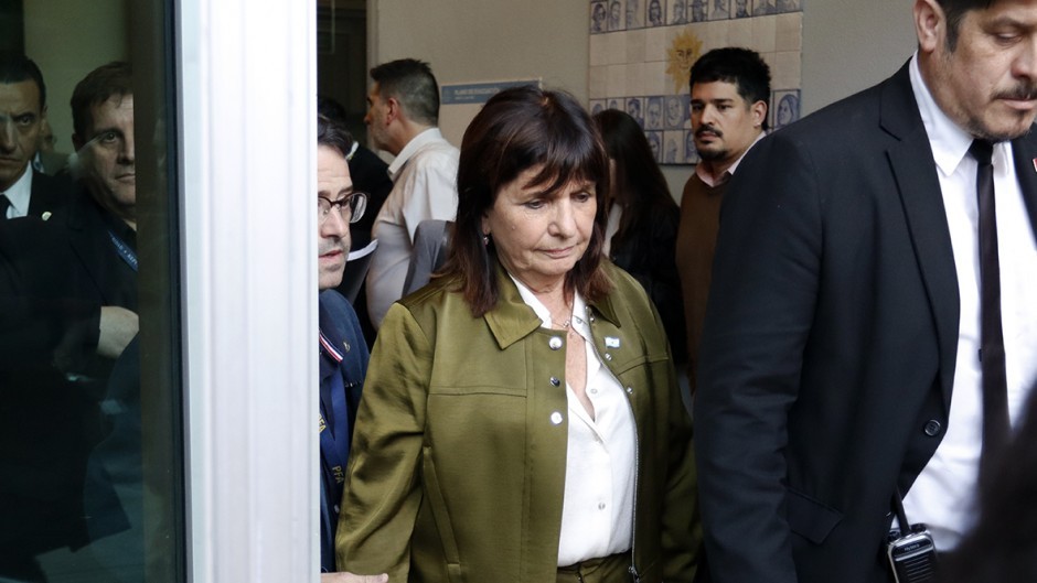 Reforma de la Policía Federal: Patricia habilita el ciberpatrullaje y las requisas sin orden judicial