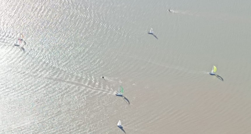 Se disputó la regata “Día de la Armada Argentina 2025” en Puerto Belgrano