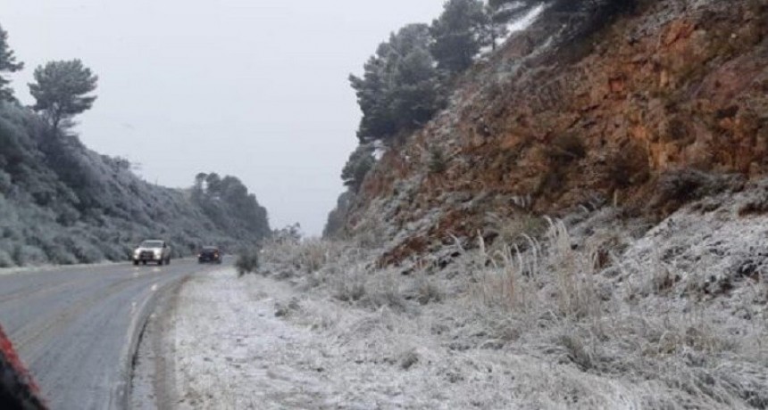 Piden extrema precaución para circular por la Ruta 76: presencia de hielo y un accidente en el Abra de la Ventana