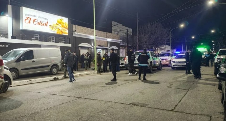 Violento episodio en una panadería de Noroeste: hirió y ató al propietario de una panadería y luego se quitó la vida