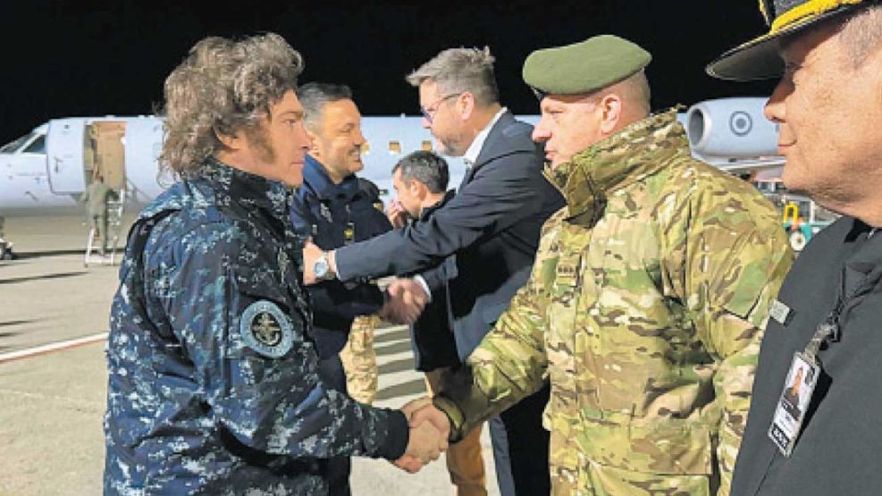 Defender la Patria y hacer Uber: autorizan a militares a tener un segundo empleo para llegar a fin de mes