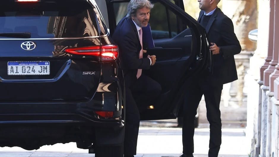 ESCANDALO:Milei elimina controles en la designaci&oacute;n de jueces de la Corte en medio del caso Adorni