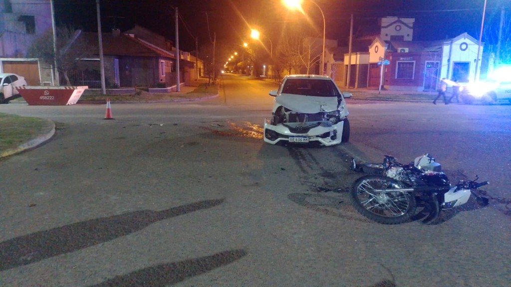 Motociclista y acompa&ntilde;ante resultaron heridos tras un choque en Avellaneda y San Mart&iacute;n