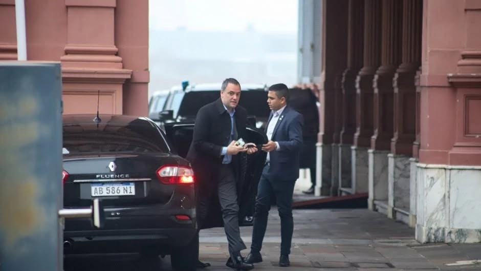 Adorni cancel&oacute; su agenda y crecen las versiones sobre una salida del Gobierno