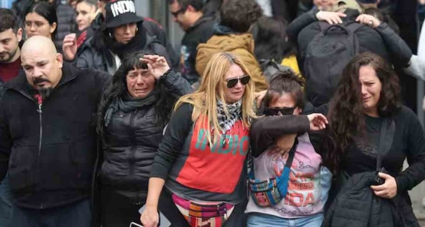 T&iacute;tulo: Multitudinaria despedida al Indio Solari: &ldquo;la &uacute;ltima misa&rdquo; de sus seguidores