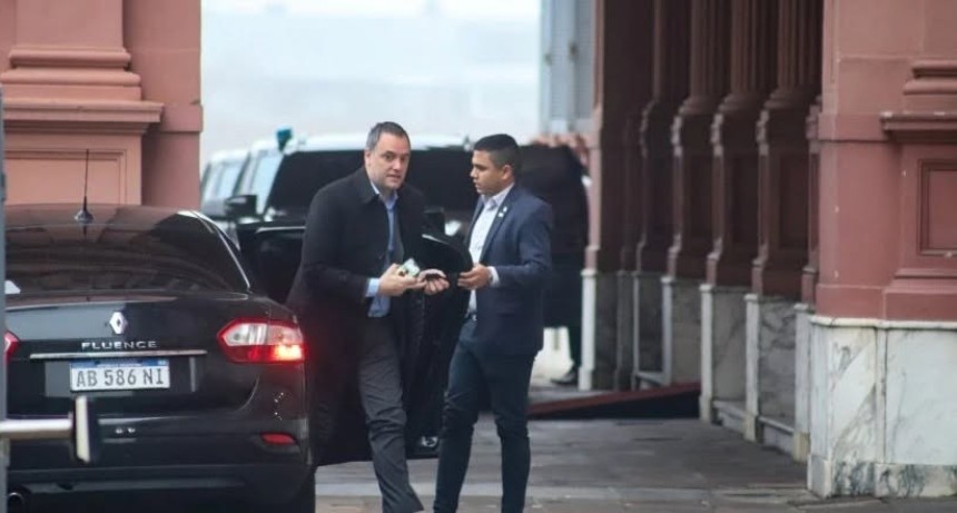 Adorni cancel&oacute; su agenda y crecen las versiones sobre una salida del Gobierno