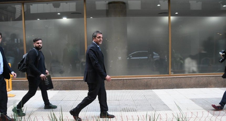 El FMI aceptó aflojar el ajuste y Massa manda la misión a Washington