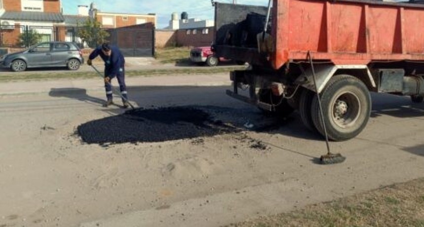 Breves:Continúan los trabajos de bacheo en distintos puntos de la ciudad 