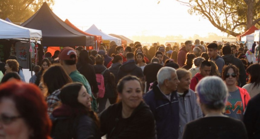 Multitudinaria Jornada de feria en puerto Rosales