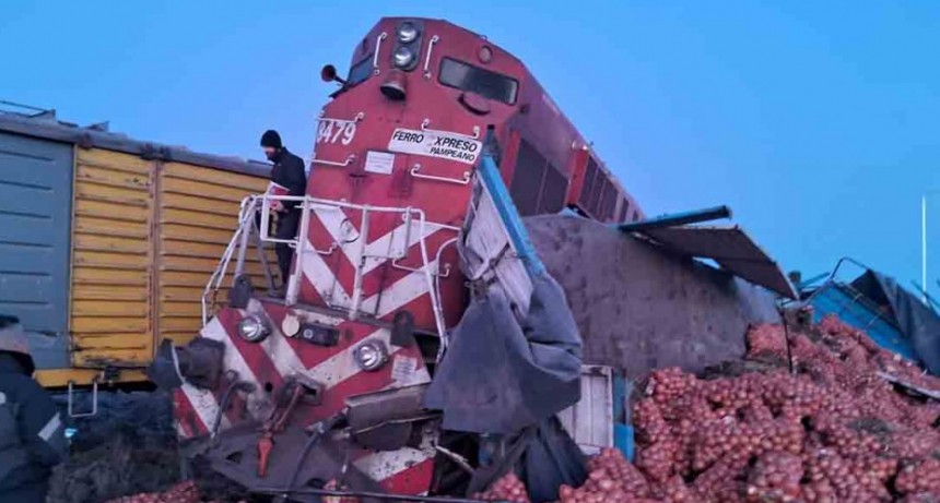 Un tren embistió el acoplado de un camión en Médanos