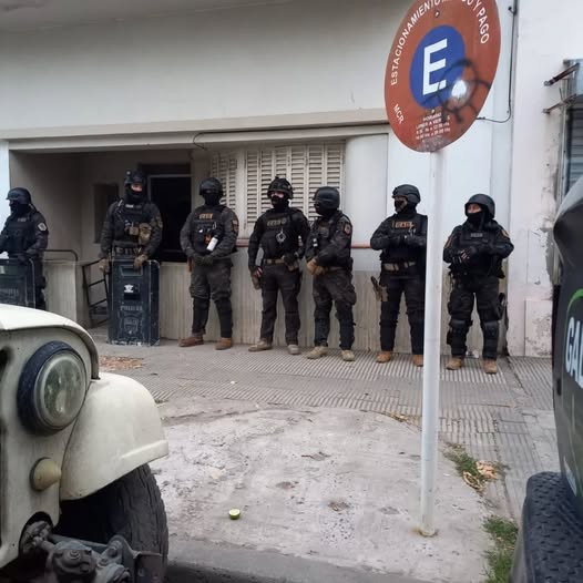 Desalojan y detienen a mujer en la ciudad