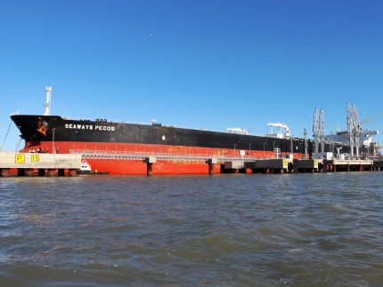  Puerto Rosales recibe a un gigante petrolero