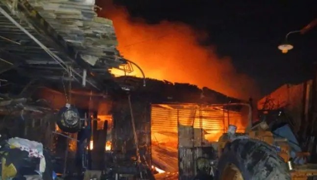 Debastador incendio en taller mecánico de Punta Alta 