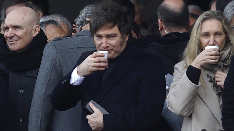 Milei acusó a los bancos de provocar la corrida y se disparó el dólar