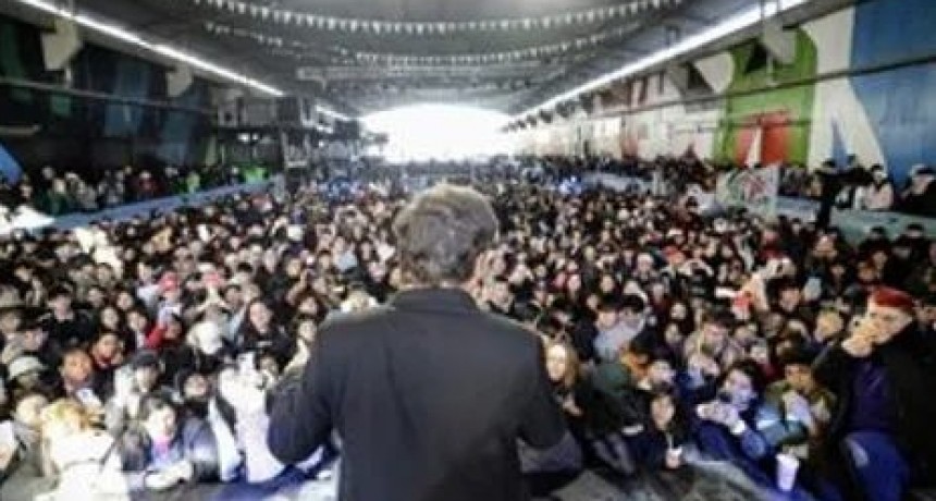 Kicillof encabezó el acto por el 15° aniversario del programa Envión  