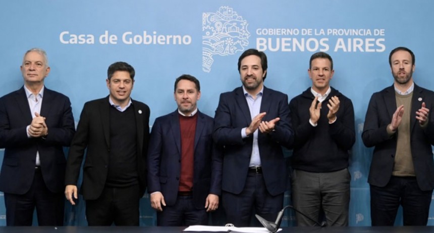 Kicillof entregó equipamiento informático para hospitales provinciales y municipales