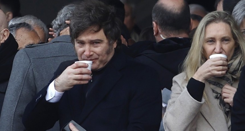 Milei acusó a los bancos de provocar la corrida y se disparó el dólar