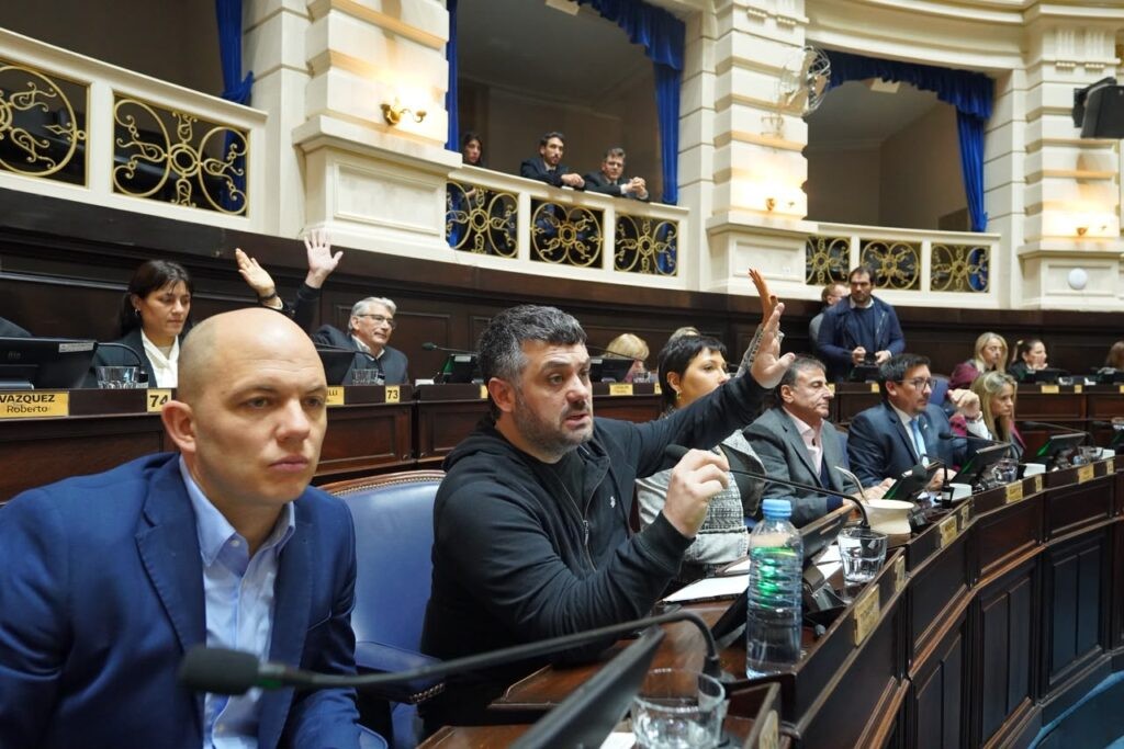 La Legislatura bonaerense aprob&oacute; una jubilaci&oacute;n especial para veteranos de Malvinas y el debate incluy&oacute; cruces por Milei
