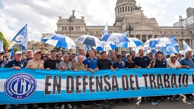 Tensi&oacute;n en el Puente Pueyrred&oacute;n: incidentes con la Polic&iacute;a en la antesala de la marcha de la CGT