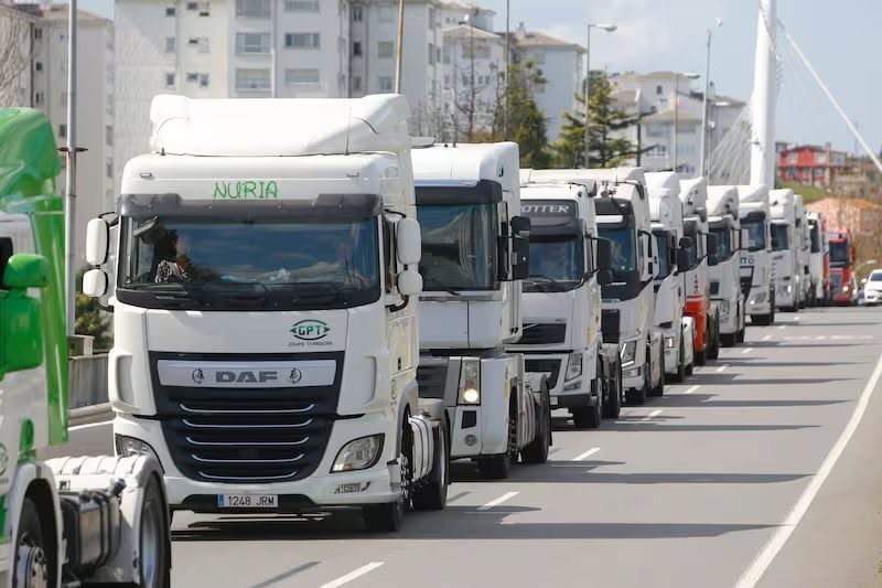 Camioneros acord&oacute; un aumento salarial y un bono: cu&aacute;nto cobra un chofer en julio