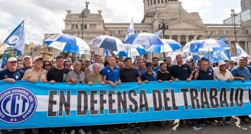 Tensi&oacute;n en el Puente Pueyrred&oacute;n: incidentes con la Polic&iacute;a en la antesala de la marcha de la CGT