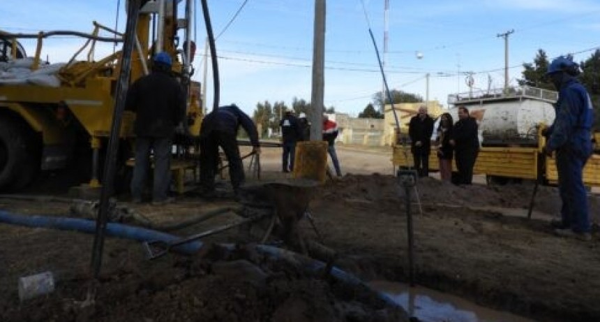 Obras Publicas: $21.573.357,73, financiada por la Subsecretaría de Recursos Hídricos para un pozo de agua en bajo hondoo. 