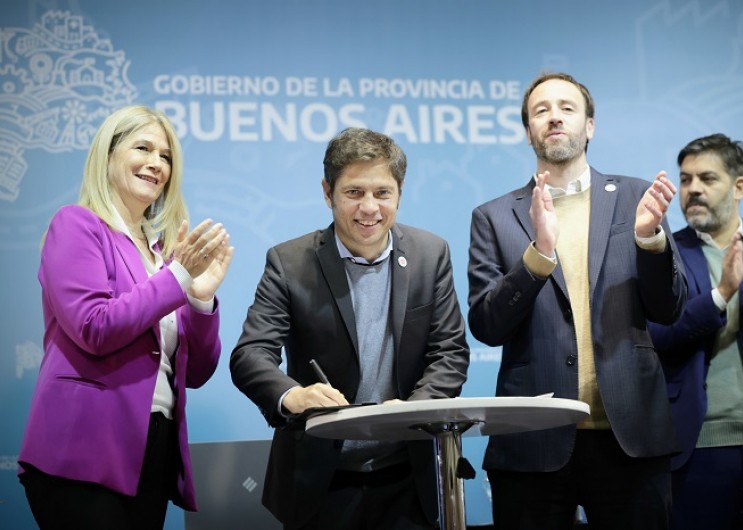 Kicillof: “Cumplimos nuestros compromisos porque asumimos la tarea de acompañar y proteger al pueblo de la provincia”