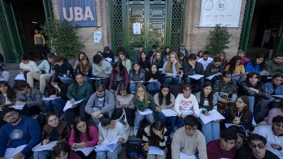 Los docentes de las universidades públicas realizan un paro por 48 horas en reclamo de una suba salarial