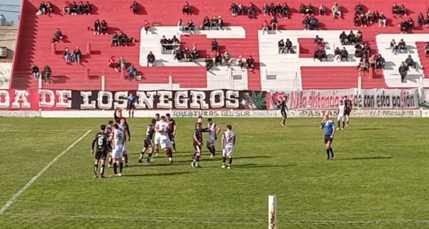 Dura Derrota de Sporting en el Mendizabal frente a Liniers