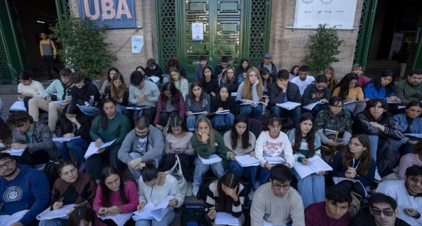 Los docentes de las universidades públicas realizan un paro por 48 horas en reclamo de una suba salarial