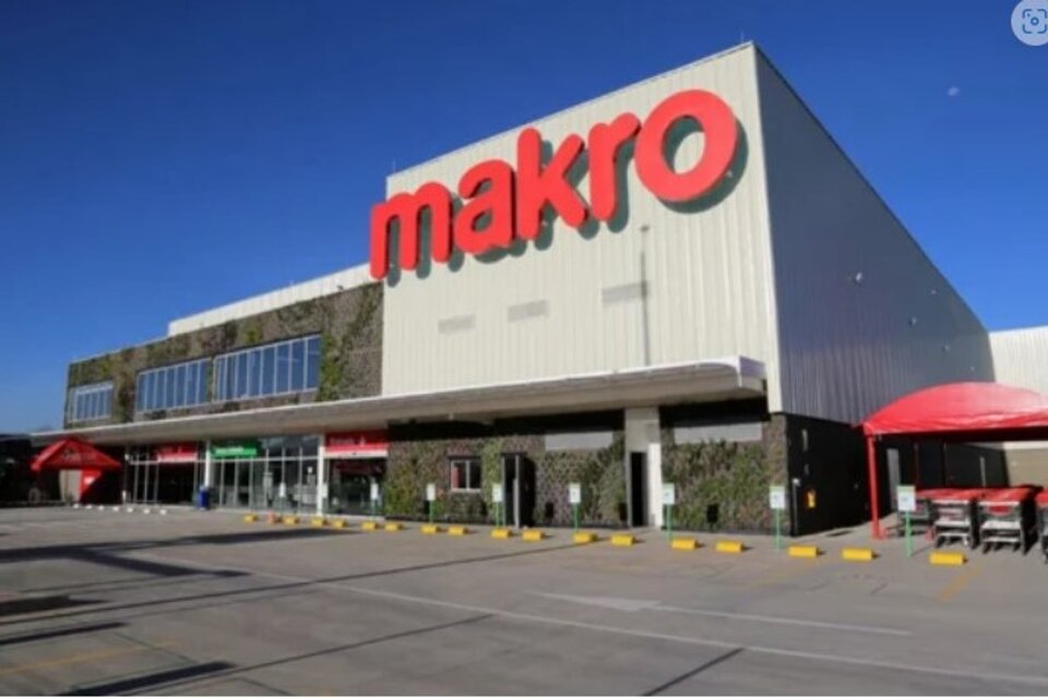 La cadena de Supermercados Makro se del pais por la recesion